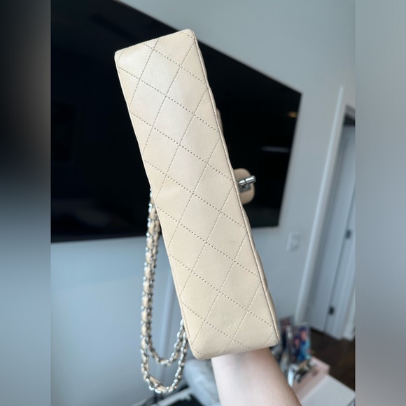 CHANEL Medium double flap lambskin beige with silver hardware - Picture 3 of 9